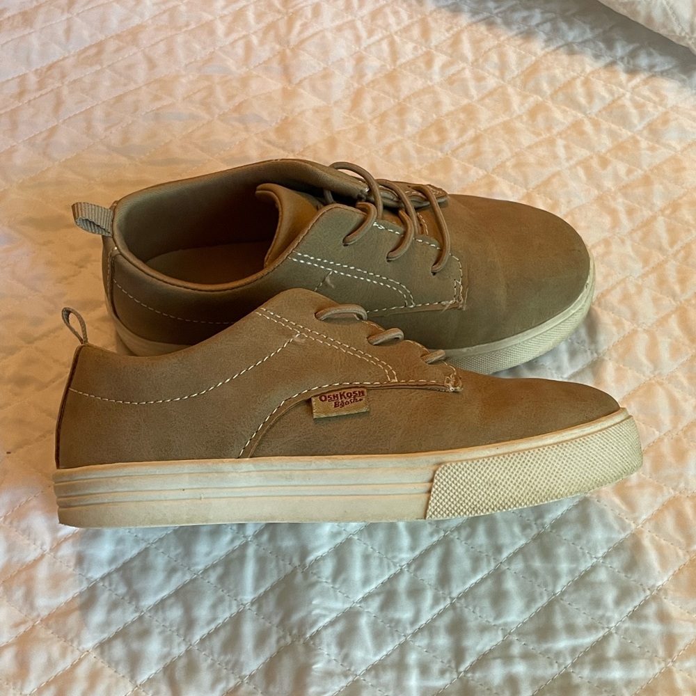 Tan Osh Kosh slip-on shoes in size 11 kids